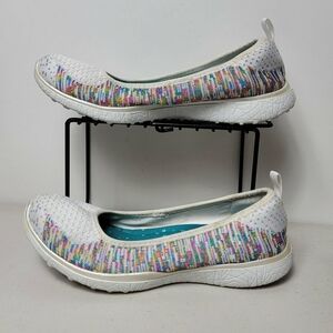 Skechers Microburst Ballet Flat White Slip-on Shoe Woman's Sz 6 Memory Foam
